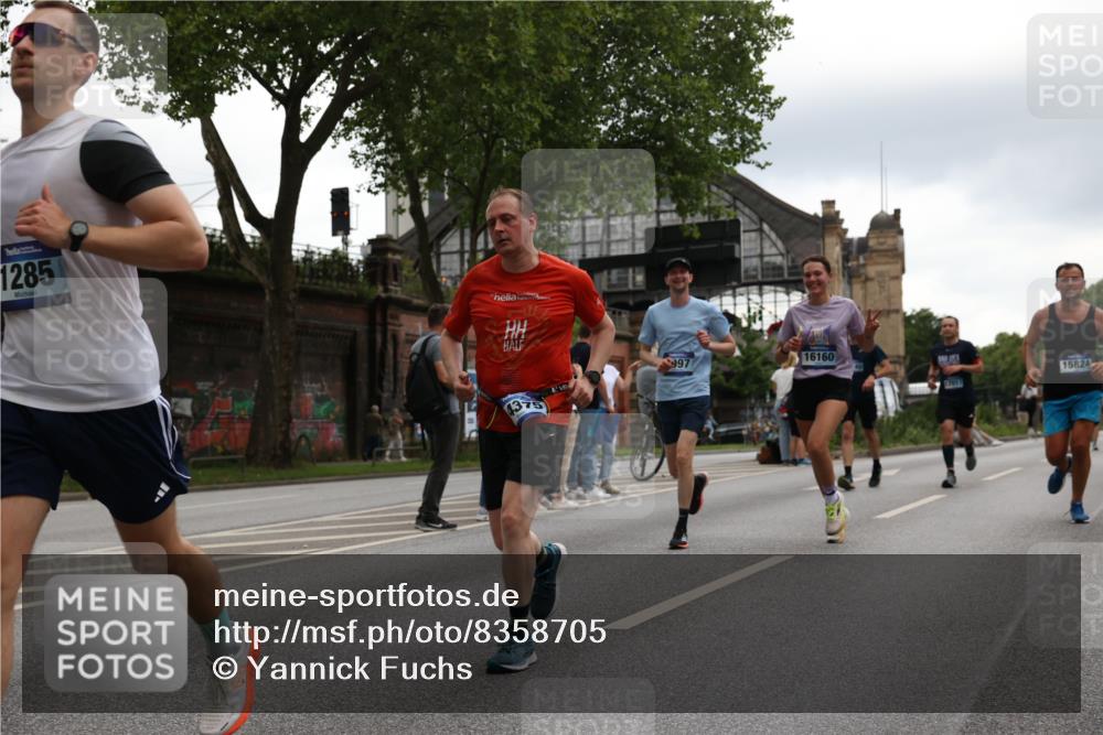 29.06.2025 - hella hamburg halbmarathon Yannick Fuchs http://msf.ph/oto/8358705 29.06.2025 10:53:08 20KM 1285, 1642, 2006, 2348, 2584, 2677, 2855, 2957, 2978, 3181, 3279, 3983, 4088, 4592, 5347, 5633, 5885, 6087, 6202, 6208, 6220, 6438, 6636, 6997, 7031, 7223, 7476, 8290, 8929, 9655, 10036, 10759, 10896, 10943, 11935, 11938, 12206, 12261, 12564, 12633, 13407, 13583, 14375, 14567, 14631, 14732, 14902, 14914, 14965, 15232, 15240, 15263, 15284, 15824, 16160, 16341, 16563, 16910, 16980, 17017, 17346, 17503, 17630, 18153, 18232, 18266, 18327, 18467, 18954, 19015, 19160 meine-sportfotos.de