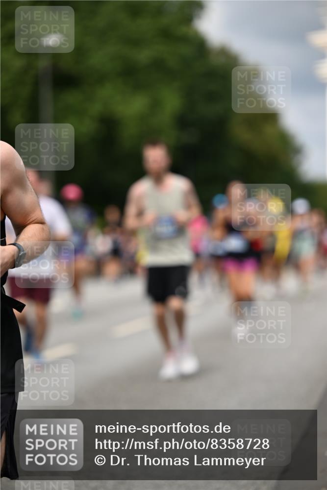 29.06.2025 - hella hamburg halbmarathon Dr. Thomas Lammeyer http://msf.ph/oto/8358728 29.06.2025 10:41:16 Kennedybrücke 56, 1022, 1118, 1253, 1488, 1490, 1597, 1948, 1952, 2072, 2552, 2811, 3165, 3230, 3398, 3428, 3714, 3873, 4733, 5224, 5560, 5786, 5789, 6804, 7202, 7235, 7707, 7773, 7823, 8257, 8258, 8315, 8936, 8937, 9054, 9055, 9918, 10024, 10112, 10762, 10798, 10862, 10931 meine-sportfotos.de