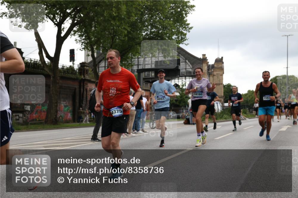 29.06.2025 - hella hamburg halbmarathon Yannick Fuchs http://msf.ph/oto/8358736 29.06.2025 10:53:08 20KM 1285, 1642, 2006, 2348, 2584, 2677, 2855, 2957, 2978, 3181, 3279, 3983, 4088, 4592, 5347, 5633, 5885, 6087, 6202, 6208, 6220, 6438, 6636, 6997, 7031, 7223, 7476, 8290, 8929, 9655, 10036, 10759, 10896, 10943, 11935, 11938, 12206, 12261, 12564, 12633, 13407, 13583, 14375, 14567, 14631, 14732, 14902, 14914, 14965, 15232, 15240, 15263, 15284, 15824, 16160, 16341, 16563, 16910, 16980, 17017, 17346, 17503, 17630, 18153, 18232, 18266, 18327, 18467, 18954, 19015, 19160 meine-sportfotos.de
