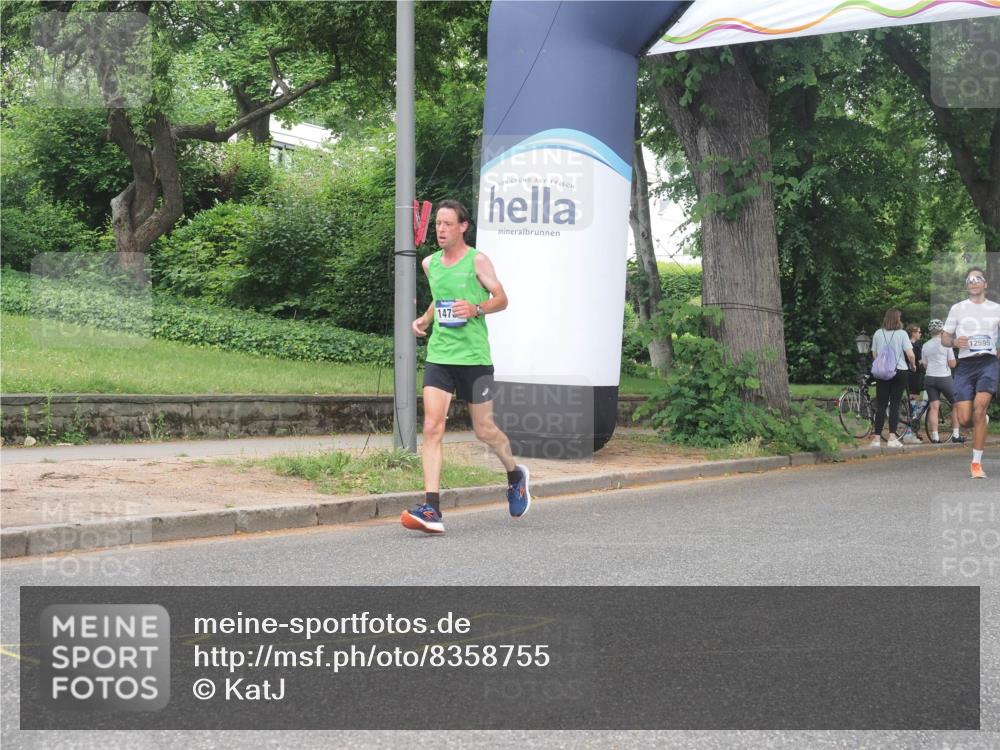29.06.2025 - hella hamburg halbmarathon KatJ http://msf.ph/oto/8358755 29.06.2025 10:22:15 Zwischen KM18-KM19 4749, 7723 meine-sportfotos.de