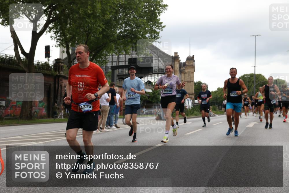 29.06.2025 - hella hamburg halbmarathon Yannick Fuchs http://msf.ph/oto/8358767 29.06.2025 10:53:08 20KM 1285, 1642, 2006, 2348, 2584, 2677, 2855, 2957, 2978, 3181, 3279, 3983, 4088, 4592, 5347, 5633, 5885, 6087, 6202, 6208, 6220, 6438, 6636, 6997, 7031, 7223, 7476, 8290, 8929, 9655, 10036, 10759, 10896, 10943, 11935, 11938, 12206, 12261, 12564, 12633, 13407, 13583, 14375, 14567, 14631, 14732, 14902, 14914, 14965, 15232, 15240, 15263, 15284, 15824, 16160, 16341, 16563, 16910, 16980, 17017, 17346, 17503, 17630, 18153, 18232, 18266, 18327, 18467, 18954, 19015, 19160 meine-sportfotos.de
