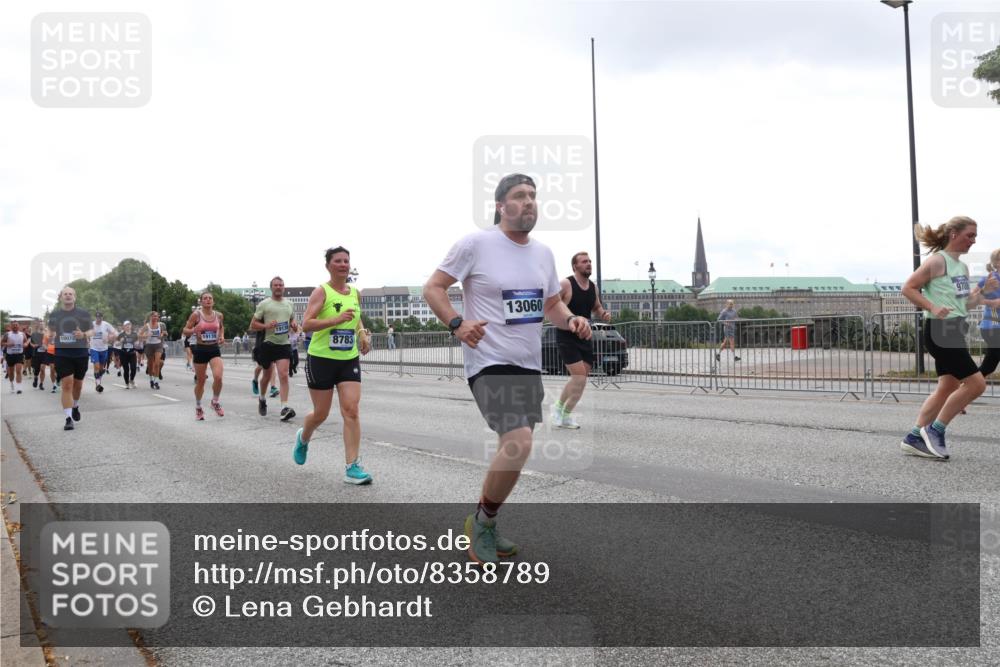29.06.2025 - hella hamburg halbmarathon Lena Gebhardt http://msf.ph/oto/8358789 29.06.2025 10:39:07 Lombardsbrücke 10072, 19139, 1913, 8783, 13060, 9708, 56, 1232, 1390, 1451, 1760, 1856, 1883, 2092, 2524, 2534, 2571, 2574, 2693, 2843, 2893, 2998, 3275, 3307, 3353, 3726, 3727, 3745, 3927, 4257, 4259, 4260, 4316, 4320, 4410, 4523, 4603, 4659, 4855, 4882, 4964, 5913, 6062, 6112, 6342, 6343, 6611, 6875, 7263, 7341, 7501, 7506, 7524, 7589, 7815, 7849, 8203, 8243, 8367, 8457, 8783, 9393, 9420, 9446, 9708, 9974, 9977, 10001, 10072, 10315, 10516, 10554, 13060 meine-sportfotos.de