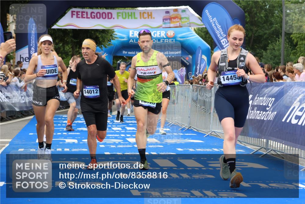 29.06.2025 - hella hamburg halbmarathon Strokosch-Dieckow http://msf.ph/oto/8358816 29.06.2025 10:51:39 Ziel 2396, 5008, 6286, 7224, 8710, 8819, 10691, 12224, 13327, 14012, 14458, 15496, 15727, 15831, 15899, 17682, 19007, 19020, 19053 meine-sportfotos.de