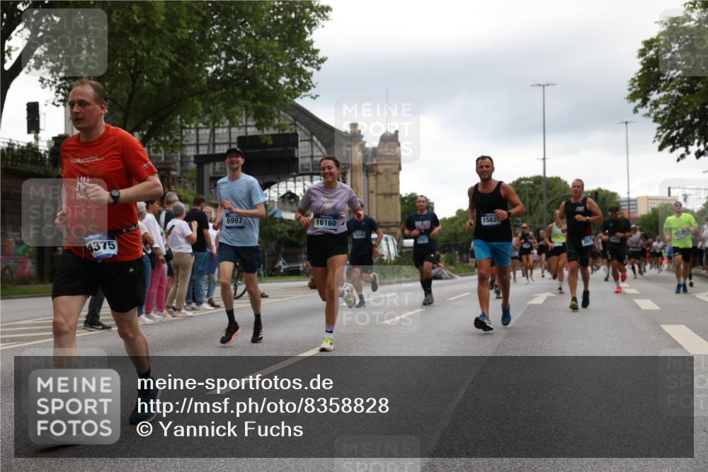 29.06.2025 - hella hamburg halbmarathon Yannick Fuchs http://msf.ph/oto/8358828 29.06.2025 10:53:08 20KM 1285, 1642, 2006, 2348, 2584, 2677, 2855, 2957, 2978, 3181, 3279, 3983, 4088, 4592, 5347, 5633, 5885, 6087, 6202, 6208, 6220, 6438, 6636, 6997, 7031, 7223, 7476, 8290, 8929, 9655, 10036, 10759, 10896, 10943, 11935, 11938, 12206, 12261, 12564, 12633, 13407, 13583, 14375, 14567, 14631, 14732, 14902, 14914, 14965, 15232, 15240, 15263, 15284, 15824, 16160, 16341, 16563, 16910, 16980, 17017, 17346, 17503, 17630, 18153, 18232, 18266, 18327, 18467, 18954, 19015, 19160 meine-sportfotos.de
