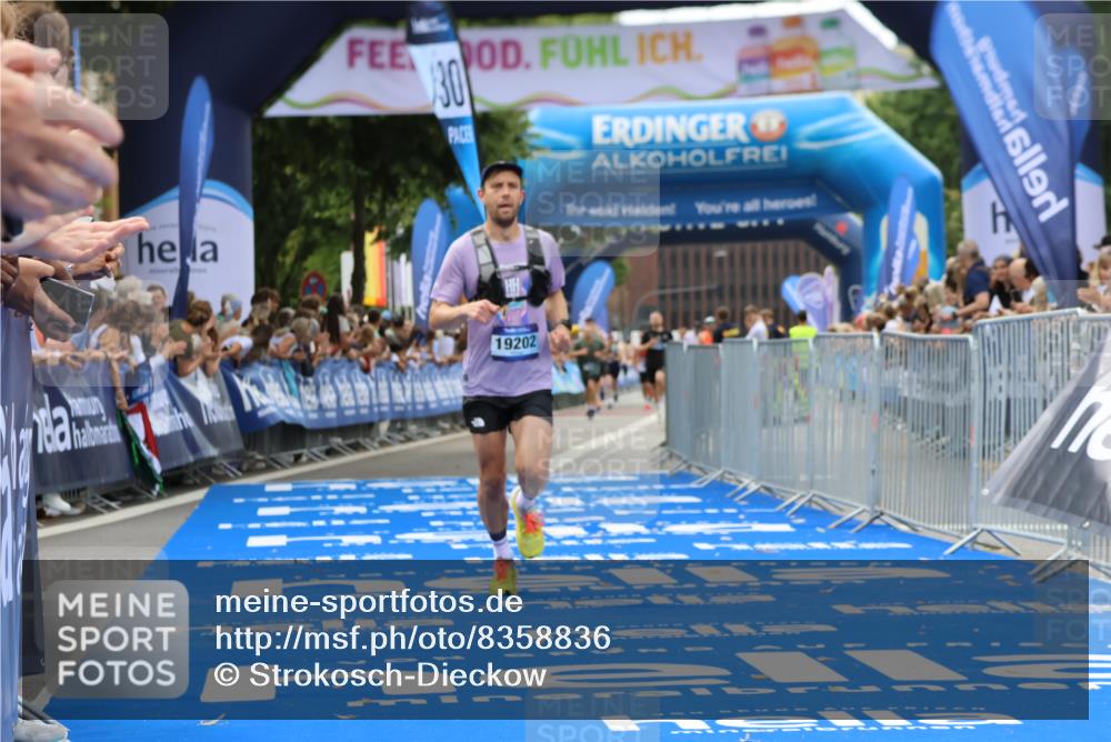 29.06.2025 - hella hamburg halbmarathon Strokosch-Dieckow http://msf.ph/oto/8358836 29.06.2025 10:29:49 Ziel 5308, 13374, 19202 meine-sportfotos.de