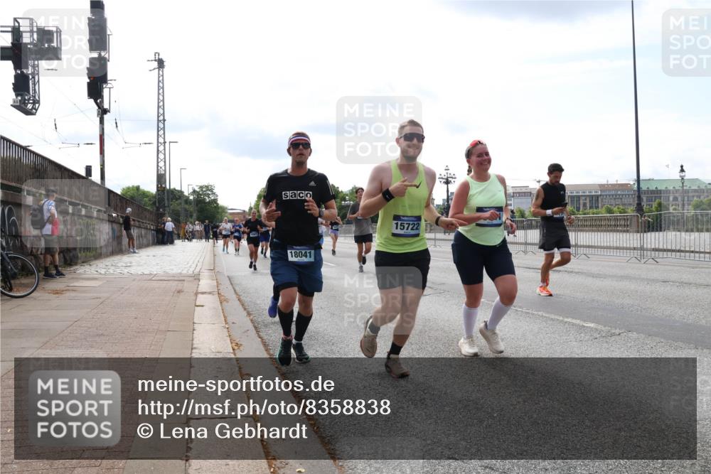 29.06.2025 - hella hamburg halbmarathon Lena Gebhardt http://msf.ph/oto/8358838 29.06.2025 10:14:02 Lombardsbrücke 18041, 15722, 1131, 1194, 1480, 1890, 2055, 2359, 2721, 2904, 2987, 3939, 4001, 4032, 4795, 4962, 5232, 5631, 5719, 6026, 6089, 6287, 6710, 6717, 7442, 7462, 7913, 7991, 8001, 8057, 8409, 8673, 8892, 9128, 9631, 9845, 9886, 10442, 10443, 10977, 11441, 11987, 12313, 12797, 12928, 12929, 12938, 13285, 13788, 15085, 15482, 15663, 15721, 15722, 15840, 16491, 17439, 17472, 17985, 18041, 18231, 18236, 18239 meine-sportfotos.de