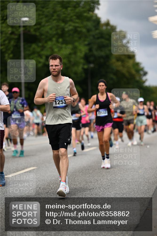 29.06.2025 - hella hamburg halbmarathon Dr. Thomas Lammeyer http://msf.ph/oto/8358862 29.06.2025 10:41:17 Kennedybrücke 56, 1022, 1118, 1253, 1488, 1490, 1597, 1948, 1952, 2072, 2552, 2811, 3165, 3230, 3398, 3428, 3714, 3873, 4733, 5224, 5560, 5786, 5789, 6804, 7202, 7235, 7707, 7773, 7823, 8257, 8258, 8315, 8936, 8937, 9054, 9055, 9918, 10024, 10112, 10762, 10798, 10862, 10931 meine-sportfotos.de