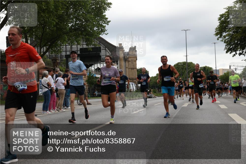 29.06.2025 - hella hamburg halbmarathon Yannick Fuchs http://msf.ph/oto/8358867 29.06.2025 10:53:08 20KM 1285, 1642, 2006, 2348, 2584, 2677, 2855, 2957, 2978, 3181, 3279, 3983, 4088, 4592, 5347, 5633, 5885, 6087, 6202, 6208, 6220, 6438, 6636, 6997, 7031, 7223, 7476, 8290, 8929, 9655, 10036, 10759, 10896, 10943, 11935, 11938, 12206, 12261, 12564, 12633, 13407, 13583, 14375, 14567, 14631, 14732, 14902, 14914, 14965, 15232, 15240, 15263, 15284, 15824, 16160, 16341, 16563, 16910, 16980, 17017, 17346, 17503, 17630, 18153, 18232, 18266, 18327, 18467, 18954, 19015, 19160 meine-sportfotos.de