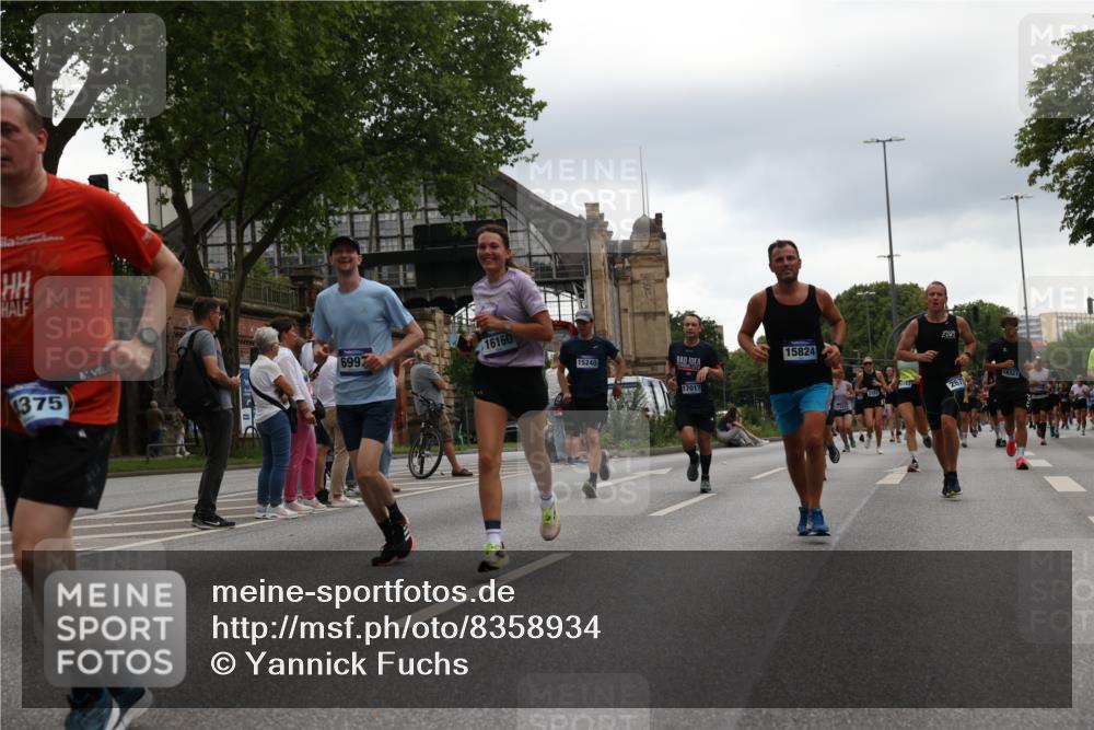 29.06.2025 - hella hamburg halbmarathon Yannick Fuchs http://msf.ph/oto/8358934 29.06.2025 10:53:08 20KM 1285, 1642, 2006, 2348, 2584, 2677, 2855, 2957, 2978, 3181, 3279, 3983, 4088, 4592, 5347, 5633, 5885, 6087, 6202, 6208, 6220, 6438, 6636, 6997, 7031, 7223, 7476, 8290, 8929, 9655, 10036, 10759, 10896, 10943, 11935, 11938, 12206, 12261, 12564, 12633, 13407, 13583, 14375, 14567, 14631, 14732, 14902, 14914, 14965, 15232, 15240, 15263, 15284, 15824, 16160, 16341, 16563, 16910, 16980, 17017, 17346, 17503, 17630, 18153, 18232, 18266, 18327, 18467, 18954, 19015, 19160 meine-sportfotos.de