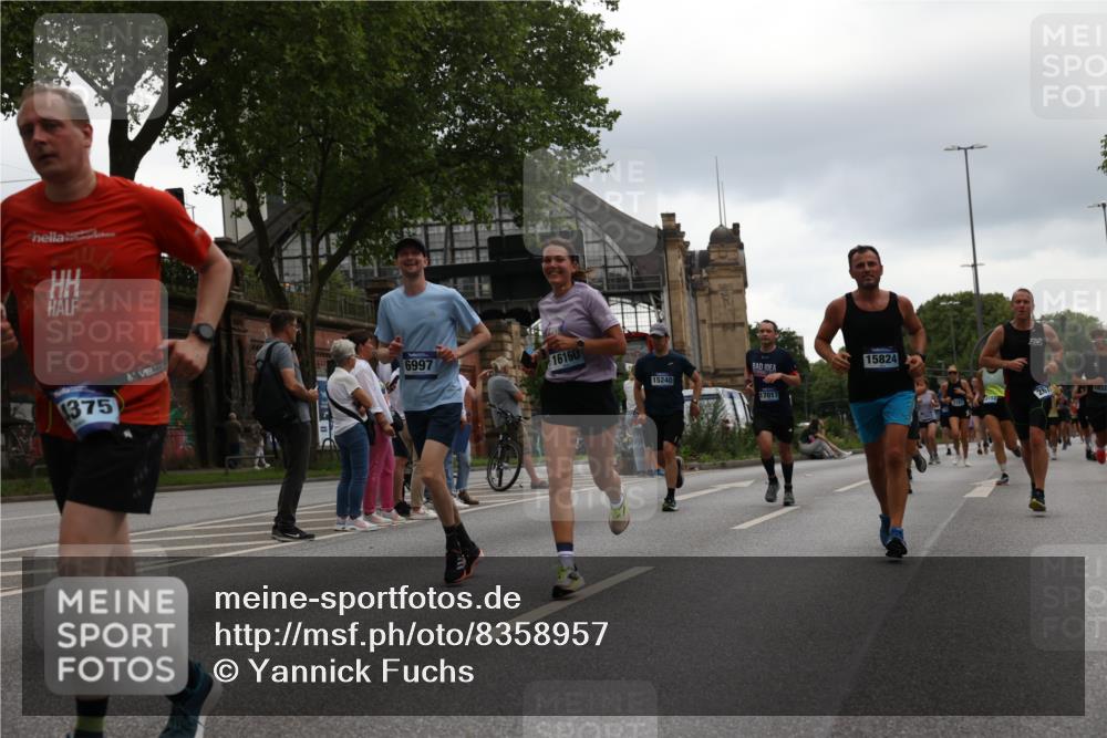29.06.2025 - hella hamburg halbmarathon Yannick Fuchs http://msf.ph/oto/8358957 29.06.2025 10:53:08 20KM 1285, 1642, 2006, 2348, 2584, 2677, 2855, 2957, 2978, 3181, 3279, 3983, 4088, 4592, 5347, 5633, 5885, 6087, 6202, 6208, 6220, 6438, 6636, 6997, 7031, 7223, 7476, 8290, 8929, 9655, 10036, 10759, 10896, 10943, 11935, 11938, 12206, 12261, 12564, 12633, 13407, 13583, 14375, 14567, 14631, 14732, 14902, 14914, 14965, 15232, 15240, 15263, 15284, 15824, 16160, 16341, 16563, 16910, 16980, 17017, 17346, 17503, 17630, 18153, 18232, 18266, 18327, 18467, 18954, 19015, 19160 meine-sportfotos.de
