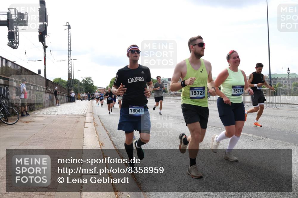29.06.2025 - hella hamburg halbmarathon Lena Gebhardt http://msf.ph/oto/8358959 29.06.2025 10:14:03 Lombardsbrücke 18041, 15722, 15721, 1131, 1194, 1480, 1890, 2055, 2359, 2721, 2904, 2987, 3939, 4001, 4032, 4795, 4962, 5232, 5631, 5719, 6026, 6089, 6287, 6710, 6717, 7209, 7442, 7462, 7913, 7991, 8001, 8057, 8409, 8673, 8892, 9128, 9631, 9845, 9886, 10442, 10443, 10977, 11441, 11987, 12313, 12797, 12928, 12929, 12938, 13285, 13788, 15085, 15482, 15663, 15721, 15722, 15840, 16491, 17439, 17472, 17985, 18041, 18236, 18239 meine-sportfotos.de