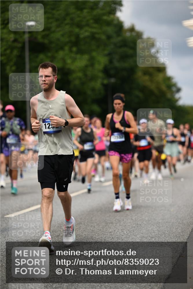 29.06.2025 - hella hamburg halbmarathon Dr. Thomas Lammeyer http://msf.ph/oto/8359023 29.06.2025 10:41:17 Kennedybrücke 56, 1022, 1118, 1253, 1488, 1490, 1597, 1948, 1952, 2072, 2552, 2811, 3165, 3230, 3398, 3428, 3714, 3873, 4733, 5224, 5560, 5786, 5789, 6804, 7202, 7235, 7707, 7773, 7823, 8257, 8258, 8315, 8936, 8937, 9054, 9055, 9918, 10024, 10112, 10762, 10798, 10862, 10931 meine-sportfotos.de