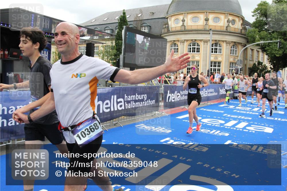 29.06.2025 - hella hamburg halbmarathon Michael Strokosch http://msf.ph/oto/8359048 29.06.2025 10:54:43 Ziel 1125, 1496, 2561, 3310, 7478, 8449, 9012, 10040, 10368, 10376, 12489, 13147, 14239, 15389, 15408, 15584, 17231, 17765, 19000 meine-sportfotos.de