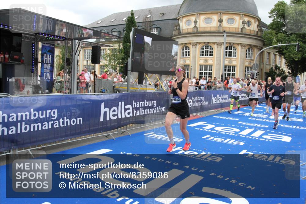 29.06.2025 - hella hamburg halbmarathon Michael Strokosch http://msf.ph/oto/8359086 29.06.2025 10:54:43 Ziel 1125, 1496, 2561, 3310, 7478, 8449, 9012, 10040, 10368, 10376, 12489, 13147, 14239, 15389, 15408, 15584, 17231, 17765, 19000 meine-sportfotos.de