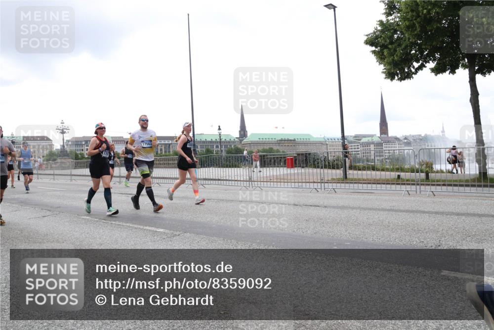 29.06.2025 - hella hamburg halbmarathon Lena Gebhardt http://msf.ph/oto/8359092 29.06.2025 10:48:11 Lombardsbrücke 17563, 1157, 1174, 1175, 1246, 1392, 1618, 1639, 1645, 1701, 1926, 2037, 2163, 2195, 2197, 2418, 2475, 2491, 2545, 2627, 2650, 2756, 2790, 2909, 2958, 3049, 3320, 3468, 3504, 3661, 3679, 3933, 4327, 4588, 4856, 5585, 5781, 5886, 5952, 6143, 7240, 7393, 7394, 7427, 7532, 7916, 8077, 8310, 8461, 8521, 8774, 8948, 9356, 9696, 9697, 9775, 9921, 10145, 10658, 10777, 10794, 11548, 11742, 11781, 11909 meine-sportfotos.de