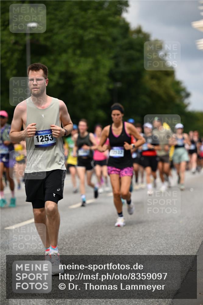 29.06.2025 - hella hamburg halbmarathon Dr. Thomas Lammeyer http://msf.ph/oto/8359097 29.06.2025 10:41:18 Kennedybrücke 56, 1022, 1118, 1253, 1276, 1488, 1490, 1597, 1948, 1952, 2072, 2199, 2552, 2811, 3165, 3230, 3398, 3428, 3714, 3873, 4733, 5224, 5560, 5786, 5789, 6804, 7202, 7235, 7707, 7773, 7823, 8257, 8258, 8315, 8936, 8937, 9054, 9055, 9918, 10024, 10112, 10762, 10798, 10862, 10931 meine-sportfotos.de