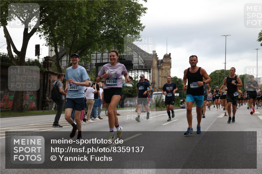 29.06.2025 - hella hamburg halbmarathon Yannick Fuchs http://msf.ph/oto/8359137 29.06.2025 10:53:09 20KM 1285, 1642, 2006, 2348, 2584, 2677, 2957, 2978, 3181, 3279, 3983, 4088, 4592, 5347, 5633, 5885, 6087, 6202, 6208, 6220, 6438, 6636, 6997, 7031, 7223, 7476, 8290, 8929, 9655, 10036, 10759, 10896, 10943, 11935, 11938, 12206, 12261, 12564, 12633, 12862, 13407, 13583, 13761, 14375, 14567, 14631, 14732, 14902, 14965, 15232, 15240, 15263, 15284, 15824, 16160, 16341, 16563, 16910, 16980, 17017, 17346, 17503, 17630, 18153, 18232, 18266, 18327, 18467, 18954, 19015, 19160 meine-sportfotos.de