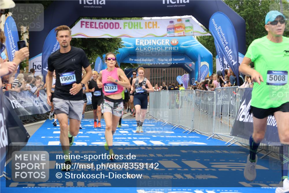 29.06.2025 - hella hamburg halbmarathon Strokosch-Dieckow http://msf.ph/oto/8359142 29.06.2025 10:51:35 Ziel 1335, 5008, 7943, 10691, 13327, 13403, 14012, 14458, 15496, 15899, 19007, 19020 meine-sportfotos.de