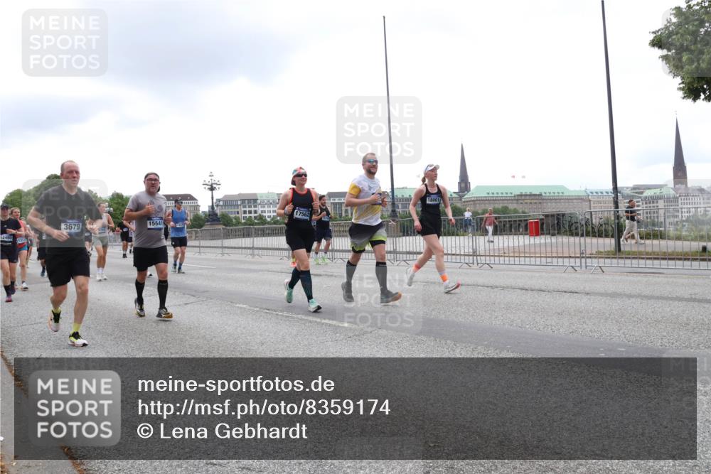 29.06.2025 - hella hamburg halbmarathon Lena Gebhardt http://msf.ph/oto/8359174 29.06.2025 10:48:11 Lombardsbrücke 12480, 18001, 17562, 3679, 15541, 13377, 5357, 1157, 1174, 1175, 1246, 1392, 1618, 1639, 1645, 1701, 1926, 2037, 2163, 2195, 2197, 2418, 2475, 2491, 2545, 2627, 2650, 2756, 2790, 2909, 2958, 3049, 3320, 3468, 3504, 3661, 3679, 3933, 4327, 4588, 4856, 5585, 5781, 5886, 5952, 6143, 7240, 7393, 7394, 7427, 7532, 7916, 8077, 8310, 8461, 8521, 8774, 8948, 9356, 9696, 9697, 9775, 9921, 10145, 10658, 10777, 10794, 11548, 11742, 11781, 11909 meine-sportfotos.de