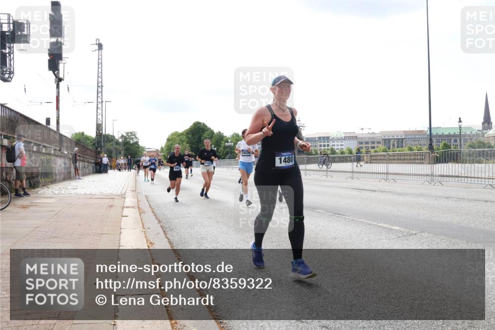 29.06.2025 - hella hamburg halbmarathon Lena Gebhardt http://msf.ph/oto/8359322 29.06.2025 10:14:04 Lombardsbrücke 18236, 1480, 1131, 1194, 1480, 1890, 2359, 2721, 2904, 2987, 3939, 4001, 4032, 4795, 4962, 5232, 5631, 5719, 6026, 6089, 6287, 6710, 6717, 7209, 7442, 7462, 7913, 7991, 8001, 8057, 8409, 8673, 8892, 9128, 9631, 9845, 9886, 10442, 10443, 10977, 11441, 11987, 12313, 12797, 12928, 12929, 12938, 13285, 13788, 14488, 15085, 15482, 15721, 15722, 15840, 16491, 17439, 17472, 17985, 18041, 18236, 18239 meine-sportfotos.de