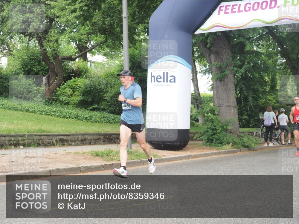 29.06.2025 - hella hamburg halbmarathon KatJ http://msf.ph/oto/8359346 29.06.2025 10:22:19 Zwischen KM18-KM19 7723 meine-sportfotos.de