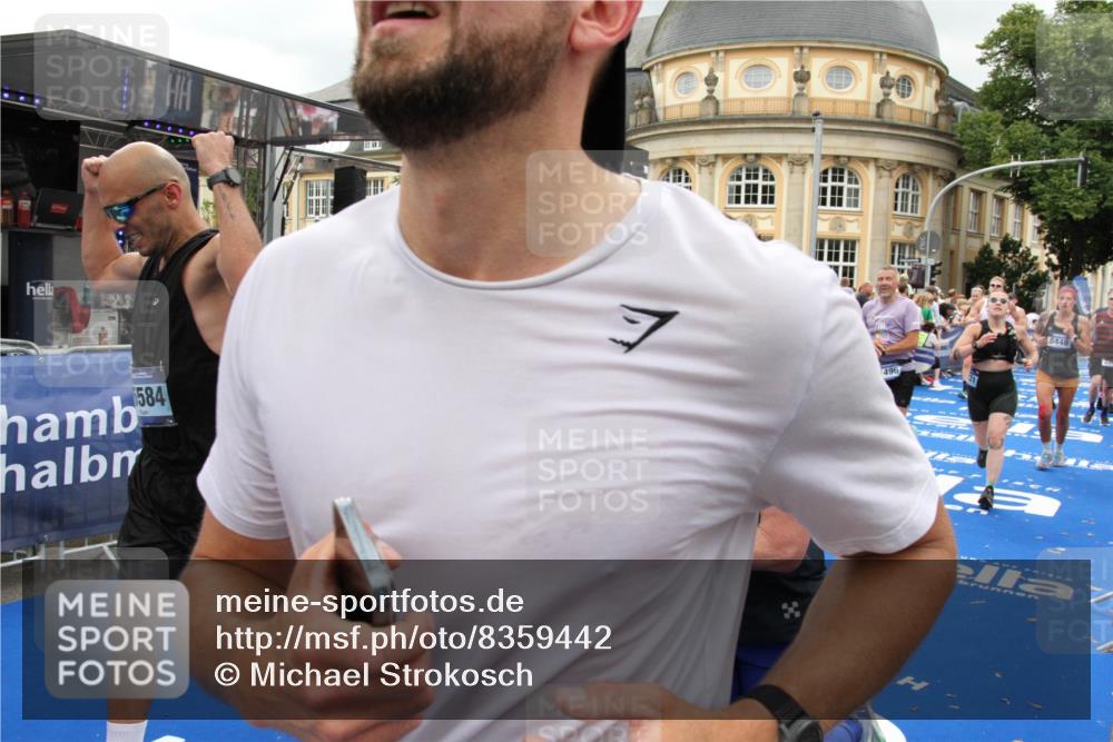 29.06.2025 - hella hamburg halbmarathon Michael Strokosch http://msf.ph/oto/8359442 29.06.2025 10:54:47 Ziel 1125, 1496, 2029, 2561, 3310, 4231, 6587, 7478, 8449, 9227, 10044, 12186, 12489, 13147, 14239, 15389, 15408, 15584, 17231, 17765, 19000 meine-sportfotos.de