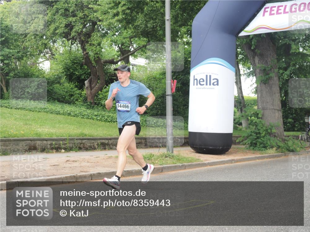 29.06.2025 - hella hamburg halbmarathon KatJ http://msf.ph/oto/8359443 29.06.2025 10:22:20 Zwischen KM18-KM19  meine-sportfotos.de