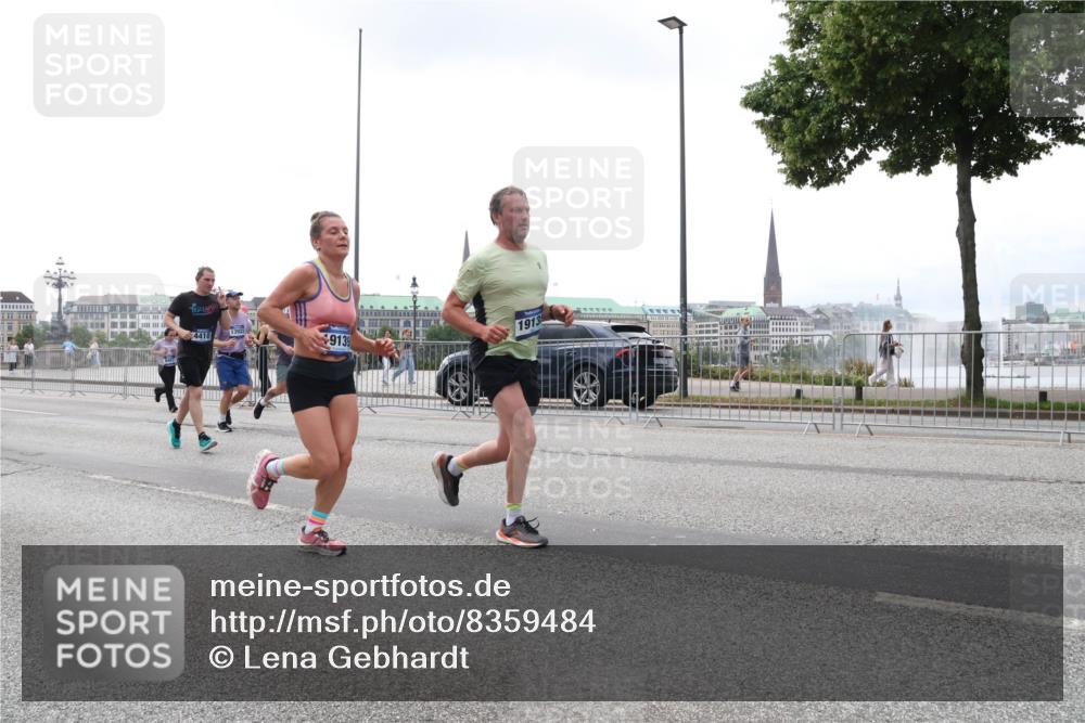 29.06.2025 - hella hamburg halbmarathon Lena Gebhardt http://msf.ph/oto/8359484 29.06.2025 10:39:10 Lombardsbrücke 4410, 13922, 9139, 1913, 56, 1232, 1390, 1451, 1760, 1856, 1883, 2092, 2524, 2534, 2571, 2574, 2693, 2843, 2893, 2998, 3275, 3307, 3353, 3727, 3745, 3927, 4257, 4320, 4410, 4523, 4603, 4659, 4855, 4882, 4964, 6062, 6112, 6342, 6343, 6611, 6748, 7263, 7341, 7501, 7506, 7524, 7589, 7684, 7815, 7849, 8203, 8243, 8367, 8457, 8783, 9393, 9420, 9446, 9708, 9974, 9977, 10001, 10072, 10315, 10512, 10516, 10554, 13060 meine-sportfotos.de