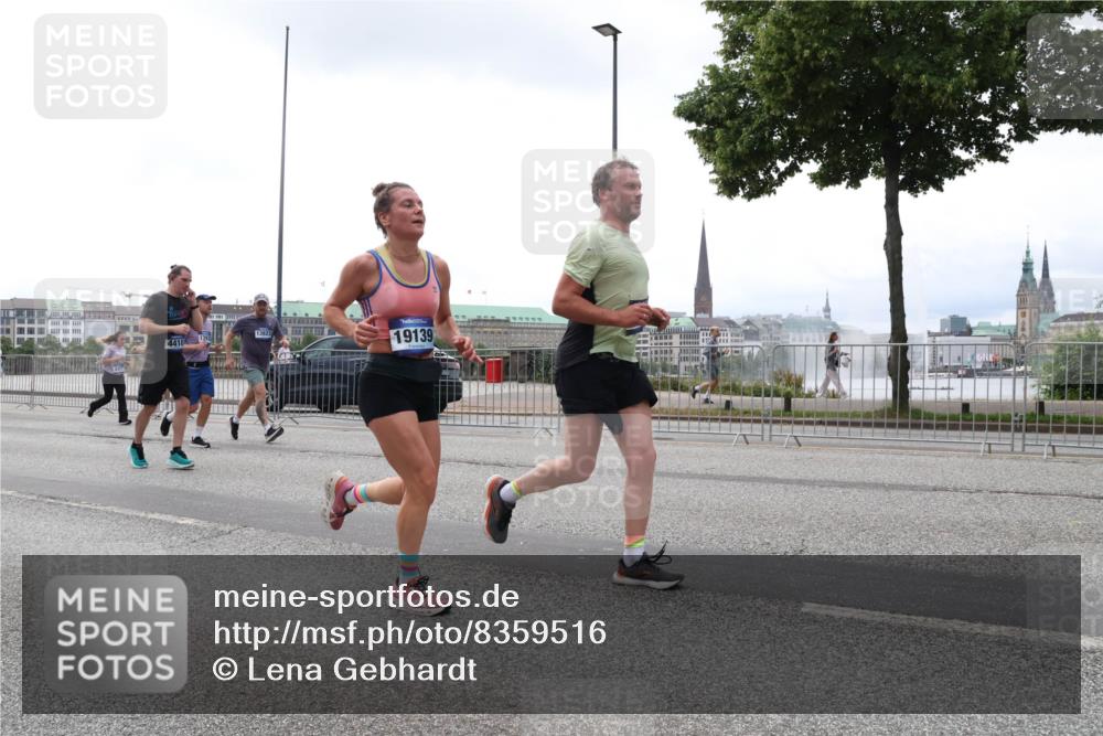 29.06.2025 - hella hamburg halbmarathon Lena Gebhardt http://msf.ph/oto/8359516 29.06.2025 10:39:10 Lombardsbrücke 13923, 4410, 19139, 56, 1232, 1390, 1451, 1760, 1856, 1883, 2092, 2524, 2534, 2571, 2574, 2693, 2843, 2893, 2998, 3275, 3307, 3353, 3727, 3745, 3927, 4257, 4320, 4410, 4523, 4603, 4659, 4855, 4882, 4964, 6062, 6112, 6342, 6343, 6611, 6748, 7263, 7341, 7501, 7506, 7524, 7589, 7684, 7815, 7849, 8203, 8243, 8367, 8457, 8783, 9393, 9420, 9446, 9708, 9974, 9977, 10001, 10072, 10315, 10512, 10516, 10554, 13060 meine-sportfotos.de
