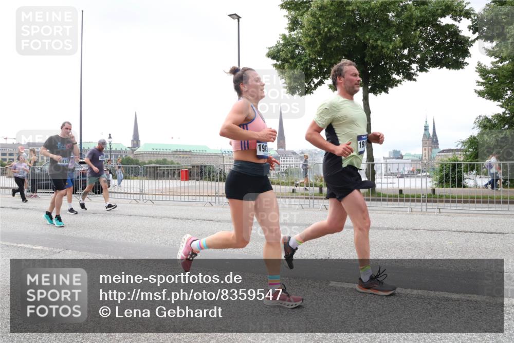 29.06.2025 - hella hamburg halbmarathon Lena Gebhardt http://msf.ph/oto/8359547 29.06.2025 10:39:10 Lombardsbrücke 1913, 191, 4410, 56, 1232, 1390, 1451, 1760, 1856, 1883, 2092, 2524, 2534, 2571, 2574, 2693, 2843, 2893, 2998, 3275, 3307, 3353, 3727, 3745, 3927, 4257, 4320, 4410, 4523, 4603, 4659, 4855, 4882, 4964, 6062, 6112, 6342, 6343, 6611, 6748, 7263, 7341, 7501, 7506, 7524, 7589, 7684, 7815, 7849, 8203, 8243, 8367, 8457, 8783, 9393, 9420, 9446, 9708, 9974, 9977, 10001, 10072, 10315, 10512, 10516, 10554, 13060 meine-sportfotos.de