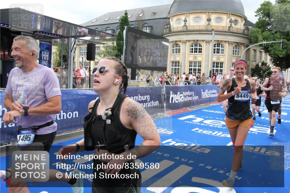 29.06.2025 - hella hamburg halbmarathon Michael Strokosch http://msf.ph/oto/8359580 29.06.2025 10:54:49 Ziel 1496, 2029, 2561, 3310, 4231, 6587, 7478, 8449, 9227, 10044, 12186, 13147, 14239, 15389, 15408, 15584, 17231, 19000 meine-sportfotos.de
