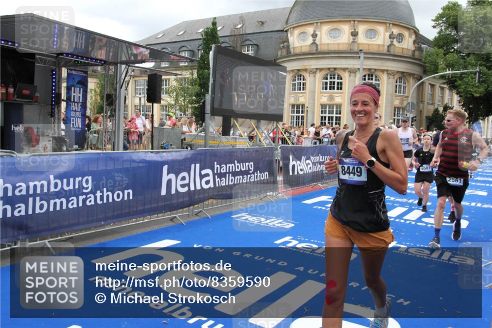 29.06.2025 - hella hamburg halbmarathon Michael Strokosch http://msf.ph/oto/8359590 29.06.2025 10:54:49 Ziel 1496, 2029, 2561, 3310, 4231, 6587, 7478, 8449, 9227, 10044, 12186, 13147, 14239, 15389, 15408, 15584, 17231, 19000 meine-sportfotos.de