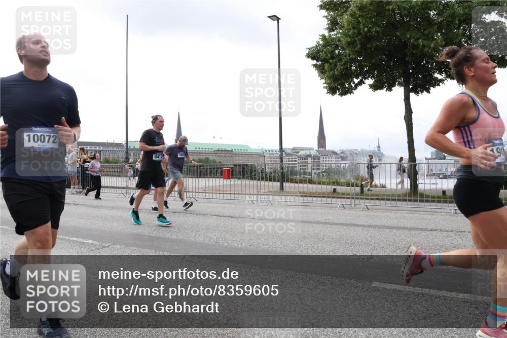 29.06.2025 - hella hamburg halbmarathon Lena Gebhardt http://msf.ph/oto/8359605 29.06.2025 10:39:11 Lombardsbrücke 10072, 4410, 13923, 1232, 1390, 1451, 1760, 1856, 1883, 2092, 2524, 2534, 2571, 2574, 2693, 2843, 2893, 2998, 3275, 3307, 3353, 3727, 3745, 3927, 4257, 4320, 4410, 4523, 4603, 4659, 4855, 4882, 4964, 6062, 6112, 6342, 6343, 6611, 6748, 7263, 7341, 7501, 7506, 7524, 7589, 7684, 7815, 8203, 8243, 8367, 8457, 8783, 9393, 9420, 9446, 9708, 9974, 9977, 10001, 10072, 10315, 10512, 10516, 10554, 13060 meine-sportfotos.de