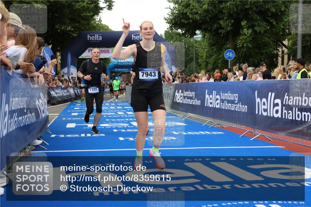 29.06.2025 - hella hamburg halbmarathon Strokosch-Dieckow http://msf.ph/oto/8359615 29.06.2025 10:51:29 Ziel 1335, 2411, 2946, 5008, 5820, 7943, 9214, 9656, 10691, 11422, 13327, 13403, 13792, 15871, 15950, 16357, 17131, 19007 meine-sportfotos.de