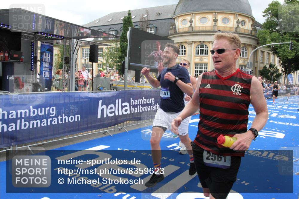 29.06.2025 - hella hamburg halbmarathon Michael Strokosch http://msf.ph/oto/8359623 29.06.2025 10:54:50 Ziel 1496, 2029, 2561, 4231, 6587, 8449, 9227, 10044, 12186, 13147, 14239, 15408, 17231, 17261 meine-sportfotos.de