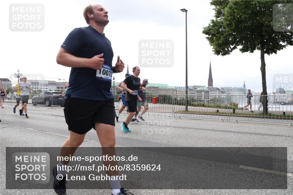 29.06.2025 - hella hamburg halbmarathon Lena Gebhardt http://msf.ph/oto/8359624 29.06.2025 10:39:11 Lombardsbrücke 12410, 10072, 410, 1232, 1390, 1451, 1760, 1856, 1883, 2092, 2524, 2534, 2571, 2574, 2693, 2843, 2893, 2998, 3275, 3307, 3353, 3727, 3745, 3927, 4257, 4320, 4410, 4523, 4603, 4659, 4855, 4882, 4964, 6062, 6112, 6342, 6343, 6611, 6748, 7263, 7341, 7501, 7506, 7524, 7589, 7684, 7815, 8203, 8243, 8367, 8457, 8783, 9393, 9420, 9446, 9708, 9974, 9977, 10001, 10072, 10315, 10512, 10516, 10554, 13060 meine-sportfotos.de