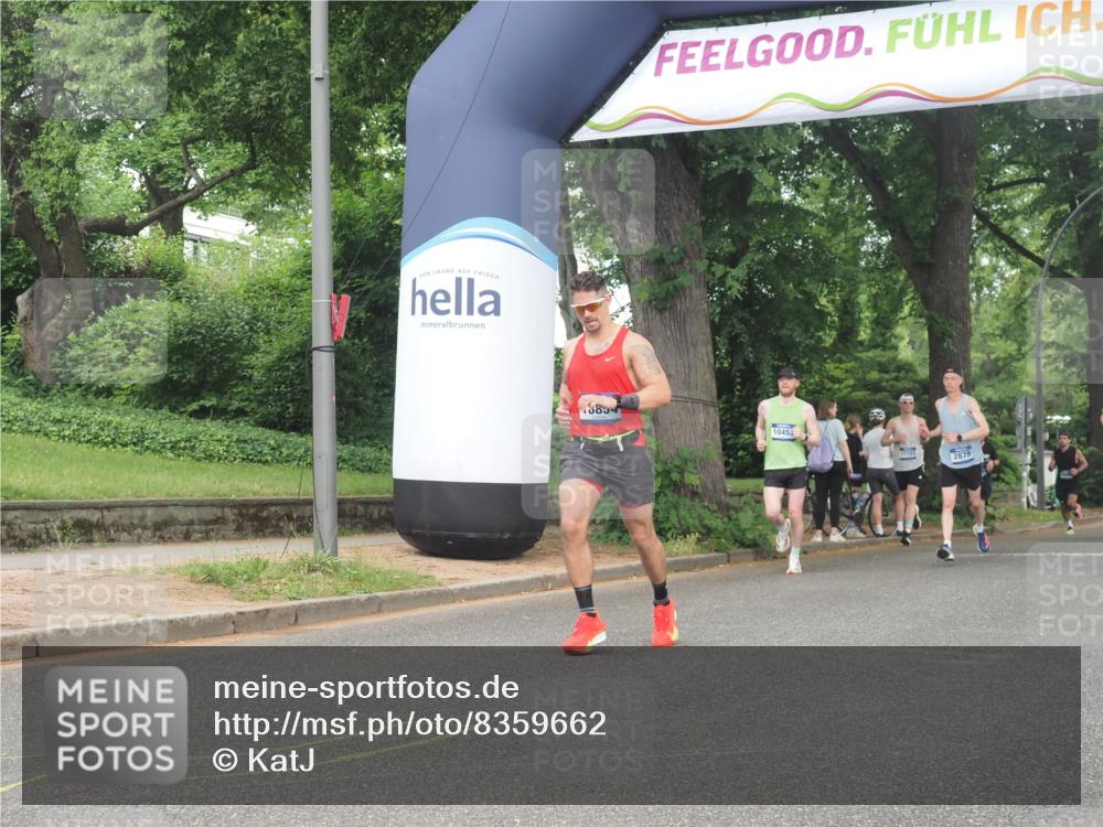 29.06.2025 - hella hamburg halbmarathon KatJ http://msf.ph/oto/8359662 29.06.2025 10:22:21 Zwischen KM18-KM19  meine-sportfotos.de