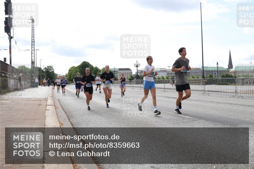 29.06.2025 - hella hamburg halbmarathon Lena Gebhardt http://msf.ph/oto/8359663 29.06.2025 10:14:05 Lombardsbrücke 4962, 11987, 1131, 1194, 1480, 1890, 2359, 2721, 2904, 2987, 3939, 4001, 4032, 4962, 5232, 5631, 5719, 6026, 6089, 6287, 6710, 7209, 7442, 7462, 7840, 7913, 7991, 8001, 8057, 8409, 8673, 8892, 9128, 9631, 9845, 9886, 10442, 10443, 10977, 11441, 11987, 12313, 12797, 12928, 12929, 12938, 13285, 13788, 14488, 15085, 15482, 15721, 15722, 15840, 16491, 17439, 17472, 17985, 18041, 18236, 18239 meine-sportfotos.de