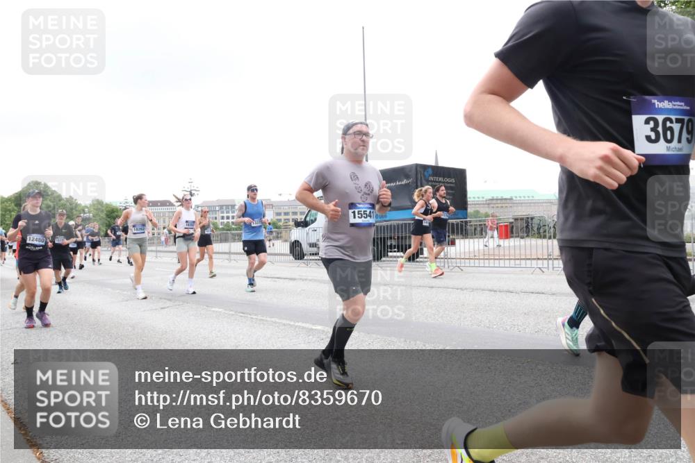 29.06.2025 - hella hamburg halbmarathon Lena Gebhardt http://msf.ph/oto/8359670 29.06.2025 10:48:13 Lombardsbrücke 12480, 1672, 18262, 18352, 1554106, 3679, 1157, 1174, 1175, 1246, 1392, 1618, 1639, 1645, 1701, 1926, 2037, 2163, 2195, 2197, 2418, 2475, 2491, 2545, 2627, 2650, 2756, 2909, 2958, 3049, 3224, 3320, 3468, 3504, 3661, 3679, 3933, 4327, 4588, 4856, 5585, 5781, 5886, 5952, 6143, 7240, 7393, 7394, 7427, 7532, 7916, 8077, 8310, 8461, 8521, 8774, 8948, 9356, 9696, 9697, 9775, 9921, 10145, 10658, 10777, 10794, 11548, 11742, 11781, 11909 meine-sportfotos.de
