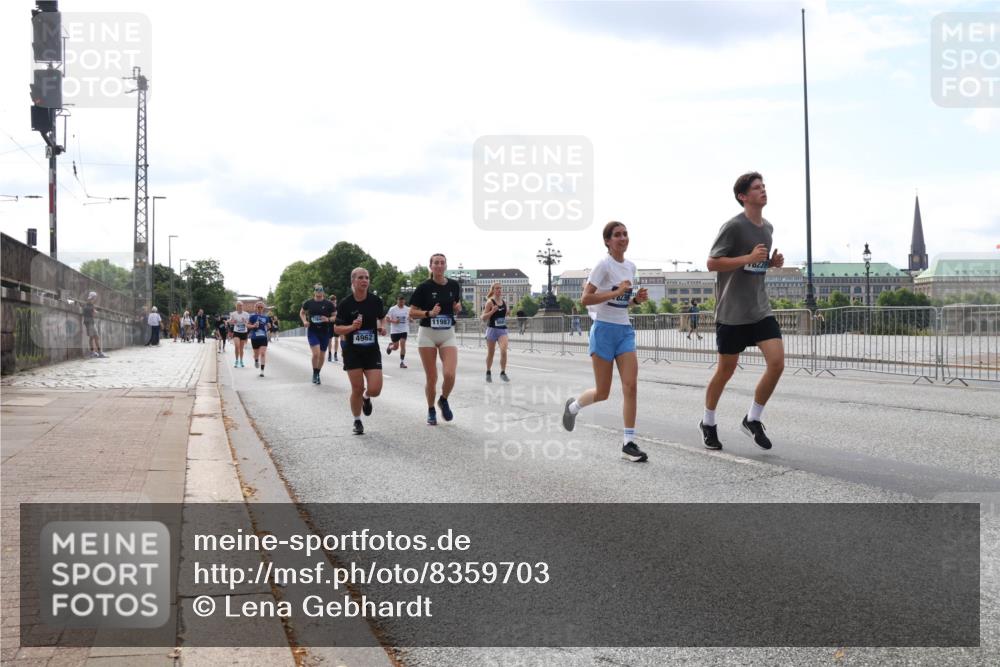 29.06.2025 - hella hamburg halbmarathon Lena Gebhardt http://msf.ph/oto/8359703 29.06.2025 10:14:05 Lombardsbrücke 4962, 11987, 023, 1131, 1194, 1480, 1890, 2359, 2721, 2904, 2987, 3939, 4001, 4032, 4962, 5232, 5631, 5719, 6026, 6089, 6287, 6710, 7209, 7442, 7462, 7840, 7913, 7991, 8001, 8057, 8409, 8673, 8892, 9128, 9631, 9845, 9886, 10442, 10443, 10977, 11441, 11987, 12313, 12797, 12928, 12929, 12938, 13285, 13788, 14488, 15085, 15482, 15721, 15722, 15840, 16491, 17439, 17472, 17985, 18041, 18236, 18239 meine-sportfotos.de