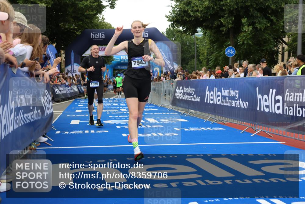 29.06.2025 - hella hamburg halbmarathon Strokosch-Dieckow http://msf.ph/oto/8359706 29.06.2025 10:51:29 Ziel 1335, 2411, 2946, 5008, 5820, 7943, 9214, 9656, 10691, 11422, 13327, 13403, 13792, 15871, 15950, 16357, 17131, 19007 meine-sportfotos.de