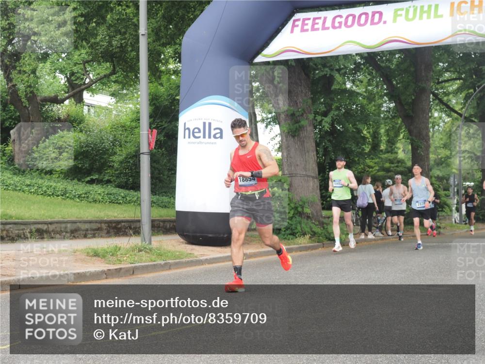 29.06.2025 - hella hamburg halbmarathon KatJ http://msf.ph/oto/8359709 29.06.2025 10:22:21 Zwischen KM18-KM19  meine-sportfotos.de