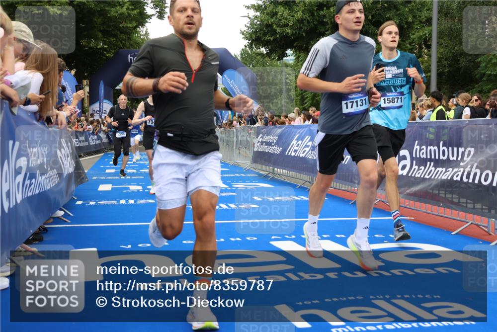 29.06.2025 - hella hamburg halbmarathon Strokosch-Dieckow http://msf.ph/oto/8359787 29.06.2025 10:51:28 Ziel 1335, 2364, 2411, 2946, 5008, 5820, 7943, 8989, 9214, 9656, 10691, 11124, 11422, 13403, 13792, 15871, 15950, 16357, 17131, 18489, 19007 meine-sportfotos.de