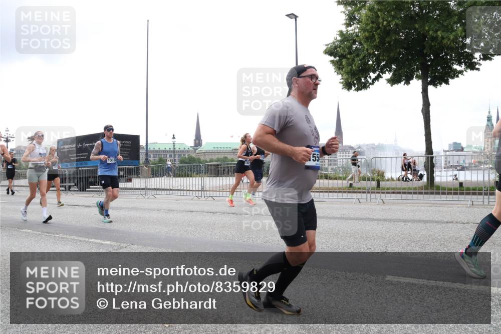 29.06.2025 - hella hamburg halbmarathon Lena Gebhardt http://msf.ph/oto/8359829 29.06.2025 10:48:14 Lombardsbrücke 13377, 0688, 530, 000, 066, 55, 14, 1157, 1174, 1175, 1246, 1392, 1618, 1639, 1645, 1701, 1926, 2037, 2163, 2195, 2197, 2418, 2475, 2491, 2545, 2627, 2650, 2756, 2909, 2958, 3049, 3224, 3320, 3468, 3504, 3661, 3679, 3933, 4327, 4588, 4856, 5585, 5781, 5886, 5952, 6143, 7240, 7393, 7394, 7427, 7532, 7916, 8077, 8310, 8461, 8521, 8774, 8948, 9356, 9696, 9697, 9775, 9921, 10059, 10145, 10658, 10777, 10794, 11548, 11742, 11781, 11909, 15715 meine-sportfotos.de