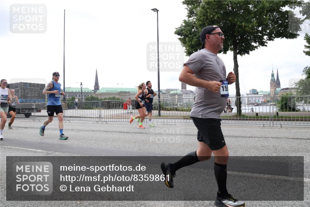 29.06.2025 - hella hamburg halbmarathon Lena Gebhardt http://msf.ph/oto/8359861 29.06.2025 10:48:14 Lombardsbrücke 18352, 0048, 530, 000, 066, 1337, 155, 1157, 1174, 1175, 1246, 1392, 1618, 1639, 1645, 1701, 1926, 2037, 2163, 2195, 2197, 2418, 2475, 2491, 2545, 2627, 2650, 2756, 2909, 2958, 3049, 3224, 3320, 3468, 3504, 3661, 3679, 3933, 4327, 4588, 4856, 5585, 5781, 5886, 5952, 6143, 7240, 7393, 7394, 7427, 7532, 7916, 8077, 8310, 8461, 8521, 8774, 8948, 9356, 9696, 9697, 9775, 9921, 10059, 10145, 10658, 10777, 10794, 11548, 11742, 11781, 11909, 15715 meine-sportfotos.de