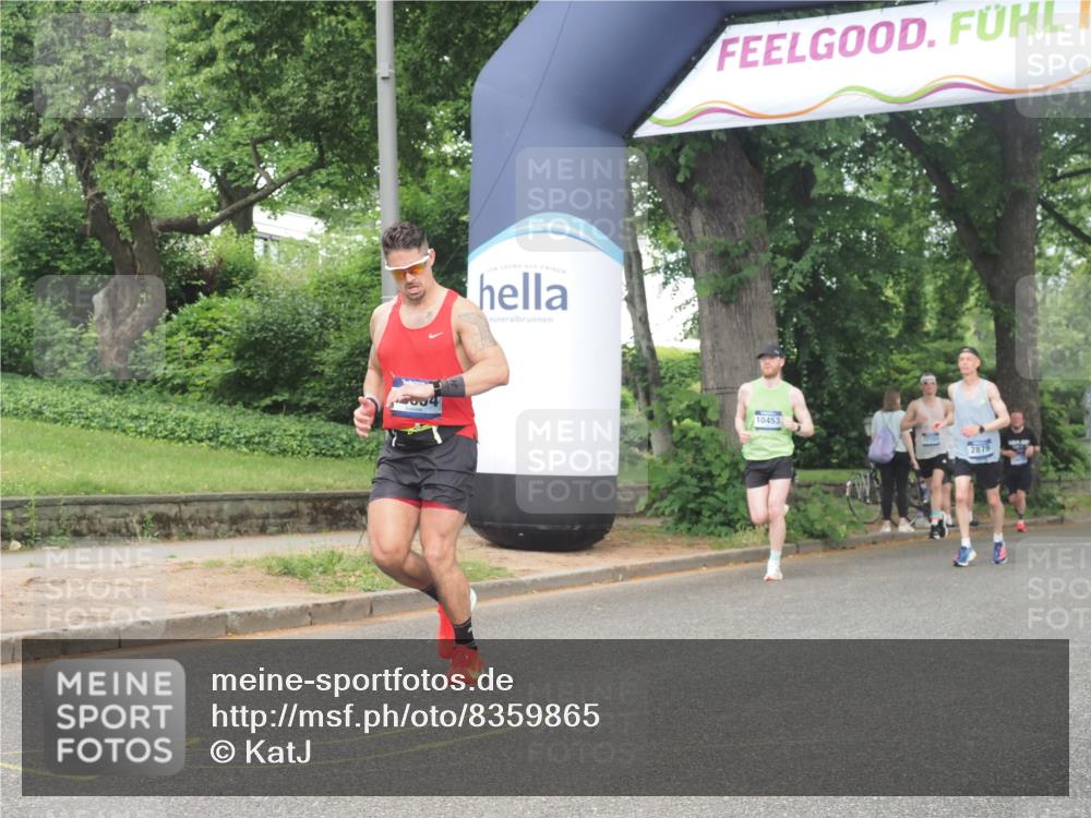 29.06.2025 - hella hamburg halbmarathon KatJ http://msf.ph/oto/8359865 29.06.2025 10:22:22 Zwischen KM18-KM19  meine-sportfotos.de