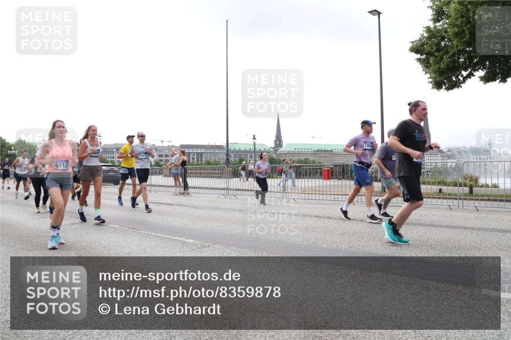 29.06.2025 - hella hamburg halbmarathon Lena Gebhardt http://msf.ph/oto/8359878 29.06.2025 10:39:12 Lombardsbrücke 12410, 6112, 13922, 1232, 1390, 1451, 1760, 1856, 1883, 2092, 2524, 2534, 2571, 2574, 2693, 2843, 2893, 2998, 3275, 3307, 3353, 3727, 3745, 3927, 4257, 4320, 4410, 4523, 4603, 4659, 4855, 4882, 4964, 6062, 6112, 6321, 6342, 6343, 6611, 6748, 7263, 7341, 7501, 7506, 7524, 7589, 7684, 7815, 8203, 8243, 8367, 8457, 8783, 9393, 9420, 9446, 9708, 9974, 9977, 10001, 10072, 10315, 10512, 10516, 10554, 13060 meine-sportfotos.de