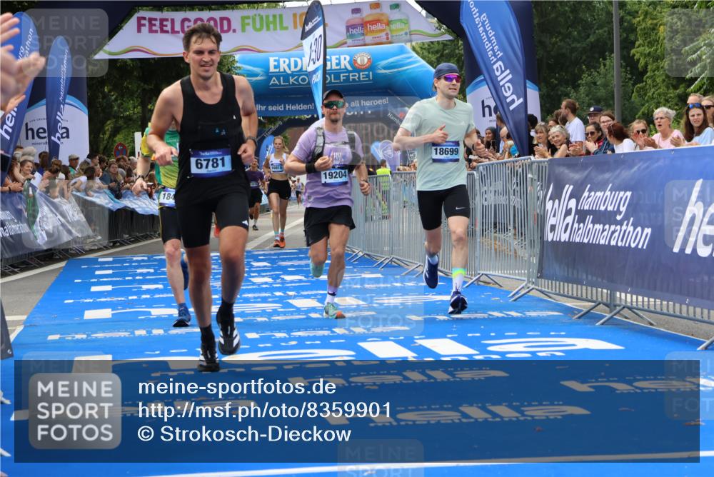 29.06.2025 - hella hamburg halbmarathon Strokosch-Dieckow http://msf.ph/oto/8359901 29.06.2025 10:29:35 Ziel 2021, 2180, 6781, 7186, 8784, 9137, 10790, 16818, 17197, 18422, 18699, 19204 meine-sportfotos.de