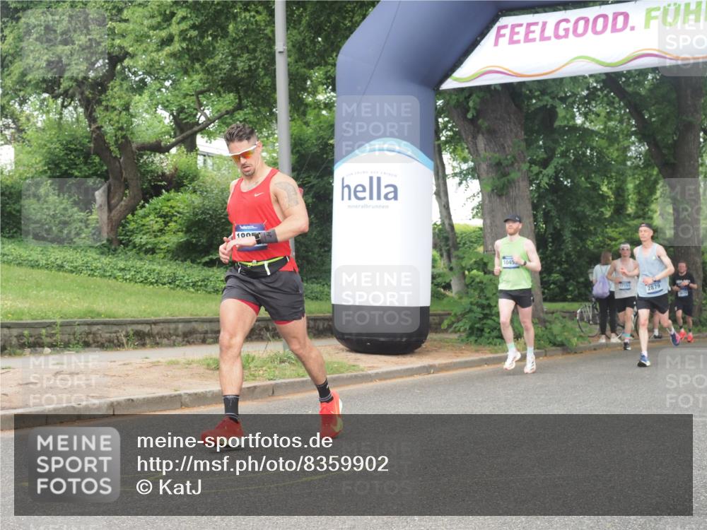 29.06.2025 - hella hamburg halbmarathon KatJ http://msf.ph/oto/8359902 29.06.2025 10:22:22 Zwischen KM18-KM19  meine-sportfotos.de