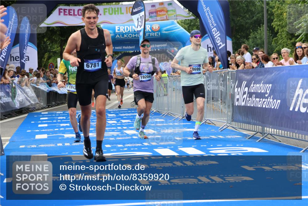 29.06.2025 - hella hamburg halbmarathon Strokosch-Dieckow http://msf.ph/oto/8359920 29.06.2025 10:29:35 Ziel 2021, 2180, 6781, 7186, 8784, 9137, 10790, 16818, 17197, 18422, 18699, 19204 meine-sportfotos.de